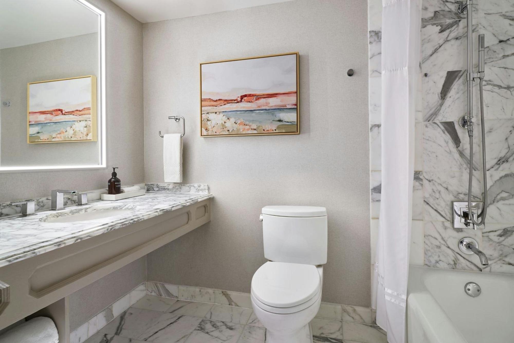 Queen Room with City View
