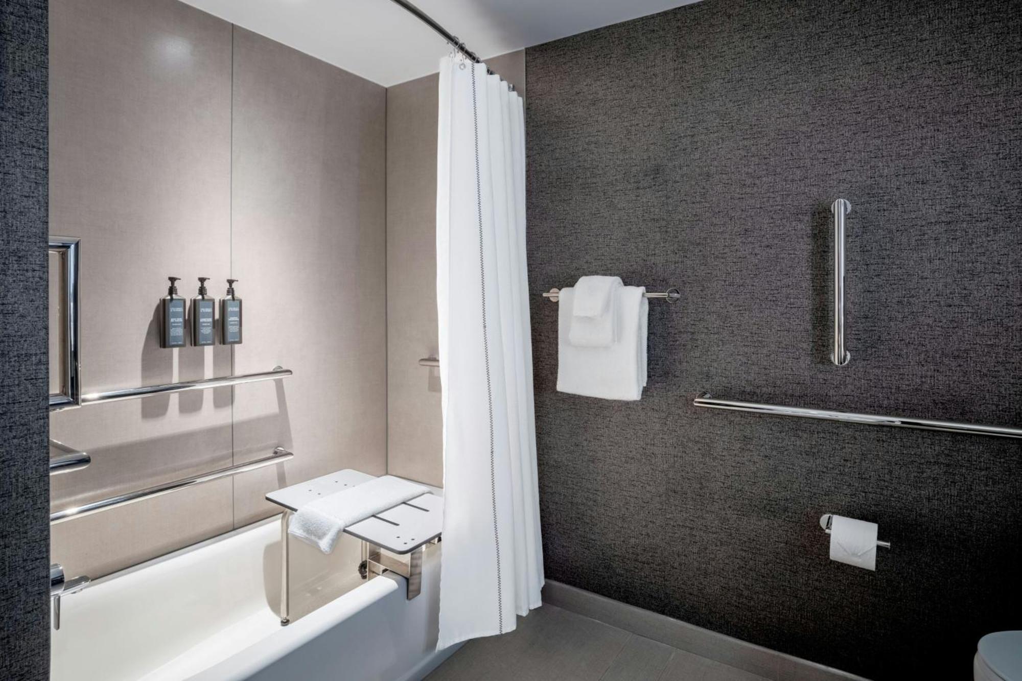 Queen Room with Two Queen Beds,1643173887:JPEG