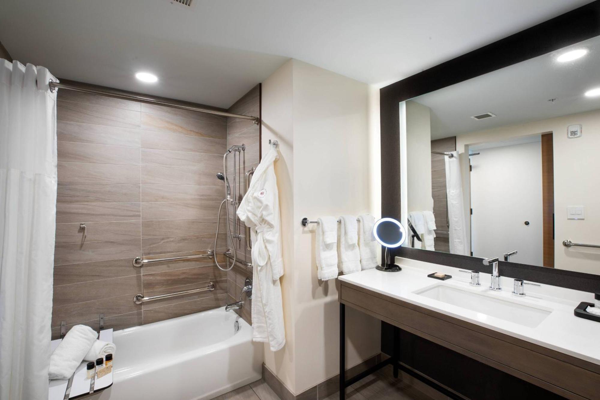 Executive King Room,1643199005:JPEG