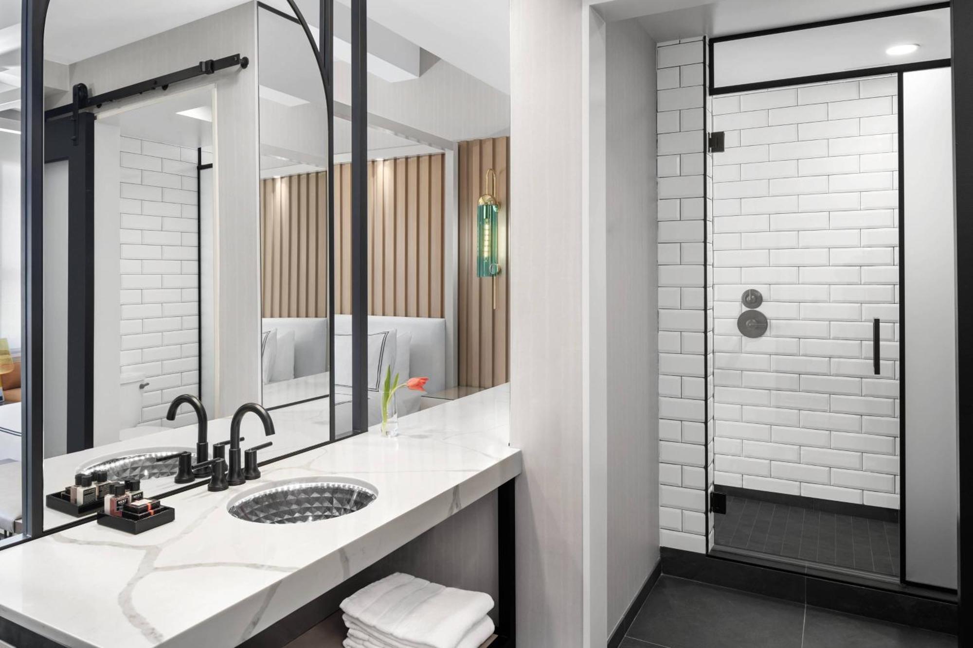 Guest room, 1 King, Corner room,1643204978:JPEG