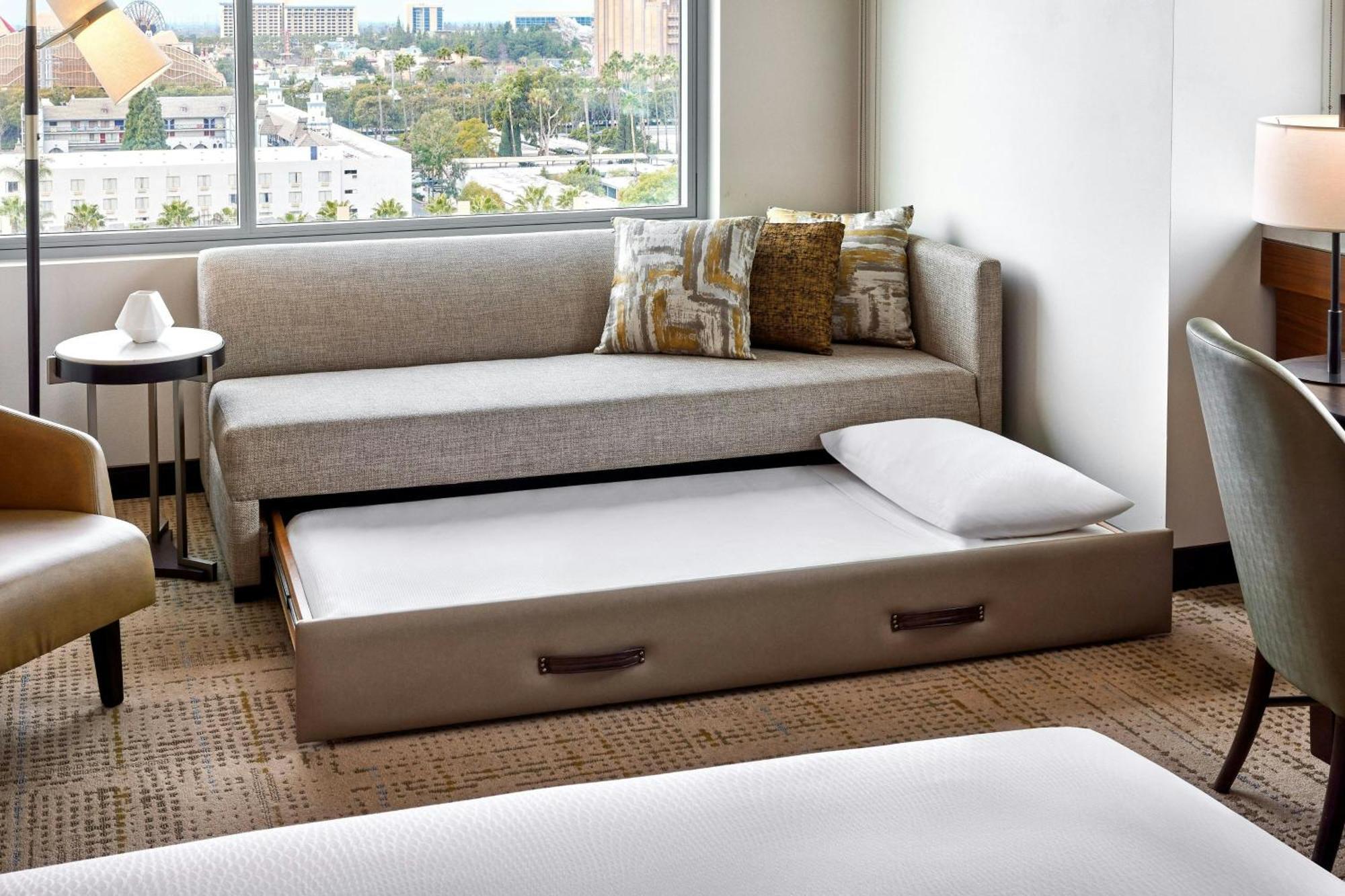 Deluxe King Room with Trundle Bed,1643217992:JPEG