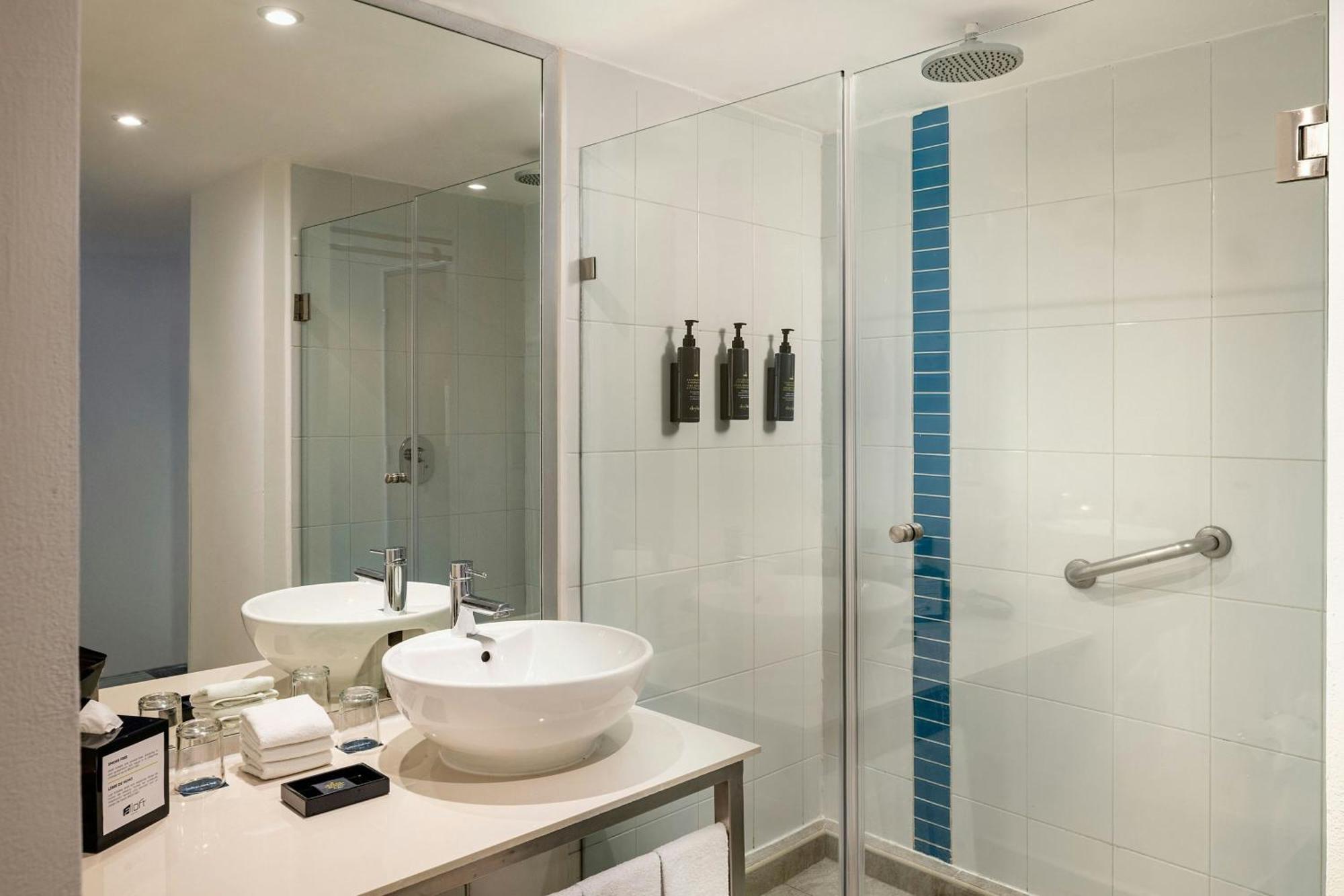 Aloft Ocean View, Guest room, 1 King + Complimentary open bar,1643773691:JPEG