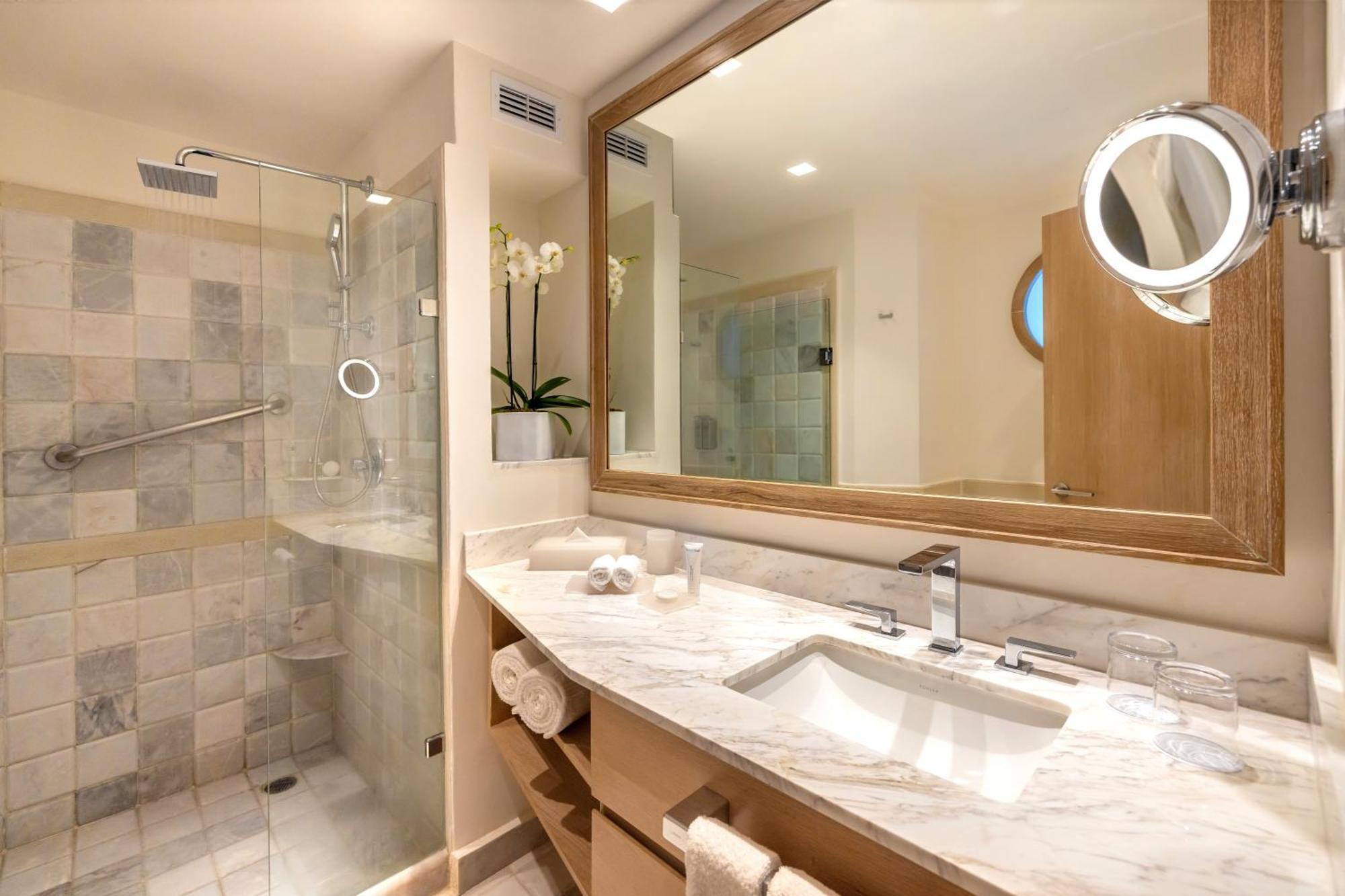 Superior Ocean Front Suite - Kids & Teens Free,1672566907:JPEG