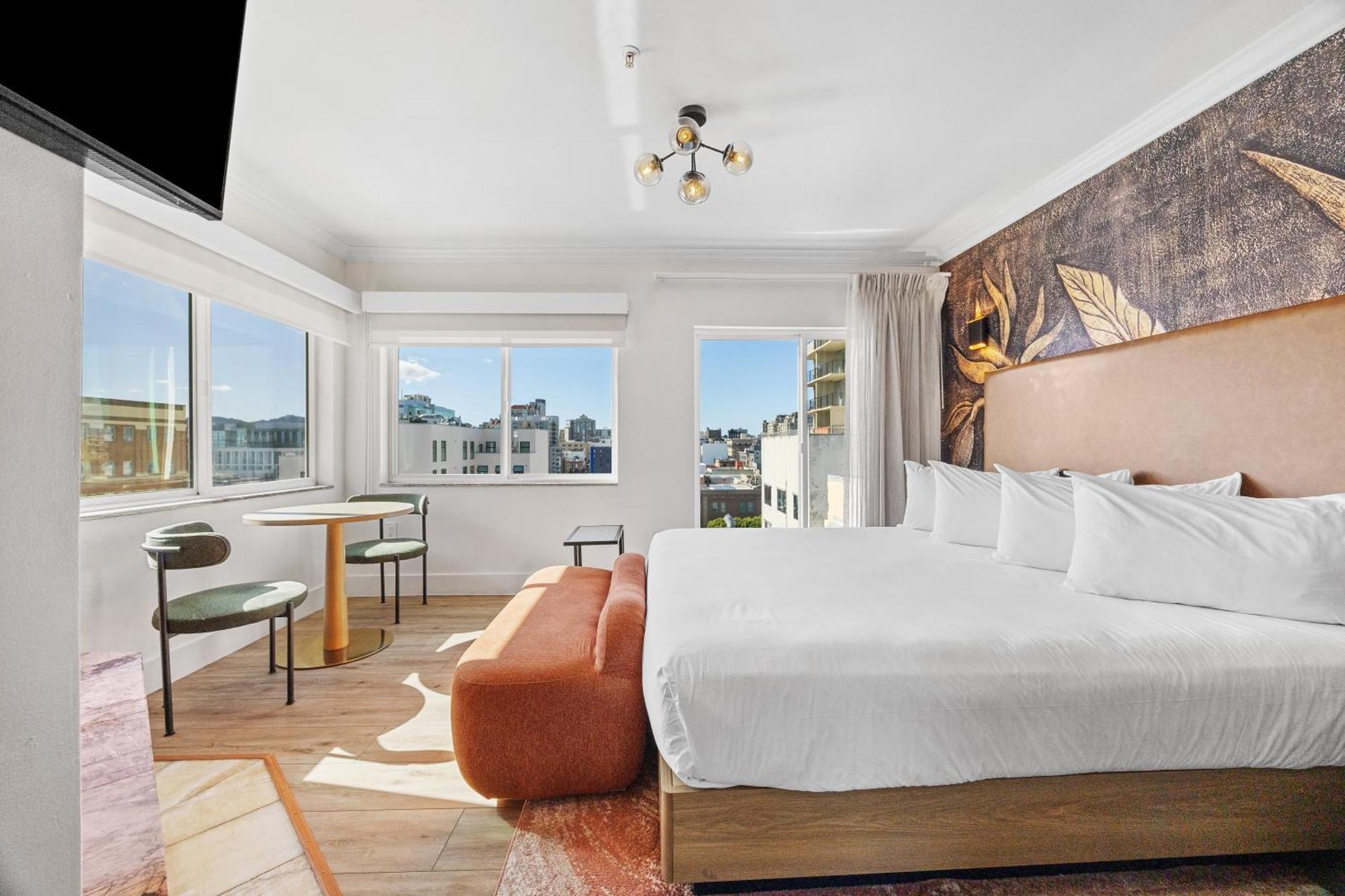 Penthouse Suite,1646333084:JPEG