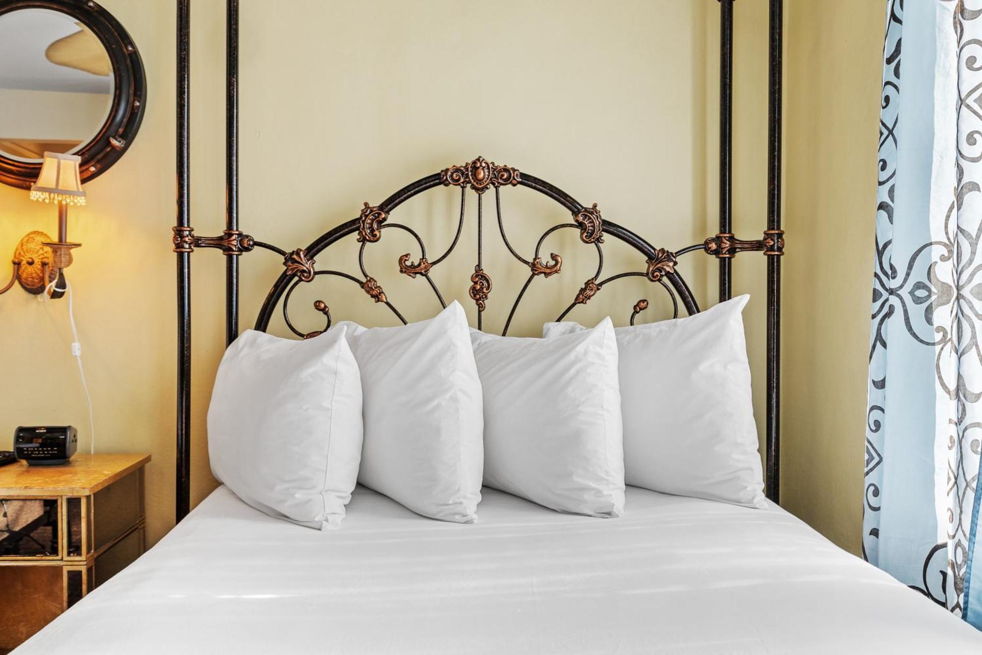 Petite Double Room,1646890758:JPEG