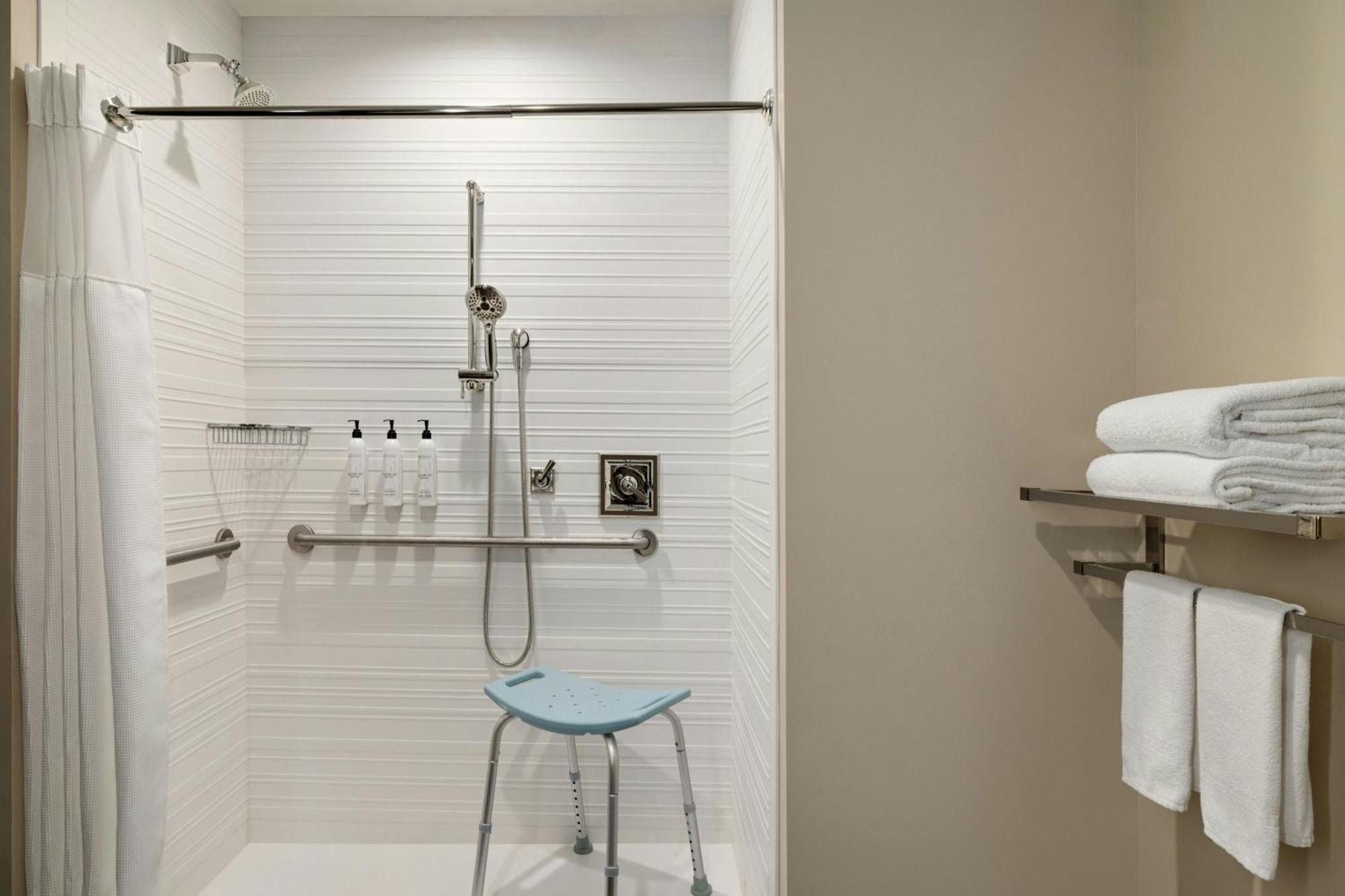 Guest room, 2 King (Mobility Accessible w/ Tub),1649018428:JPEG