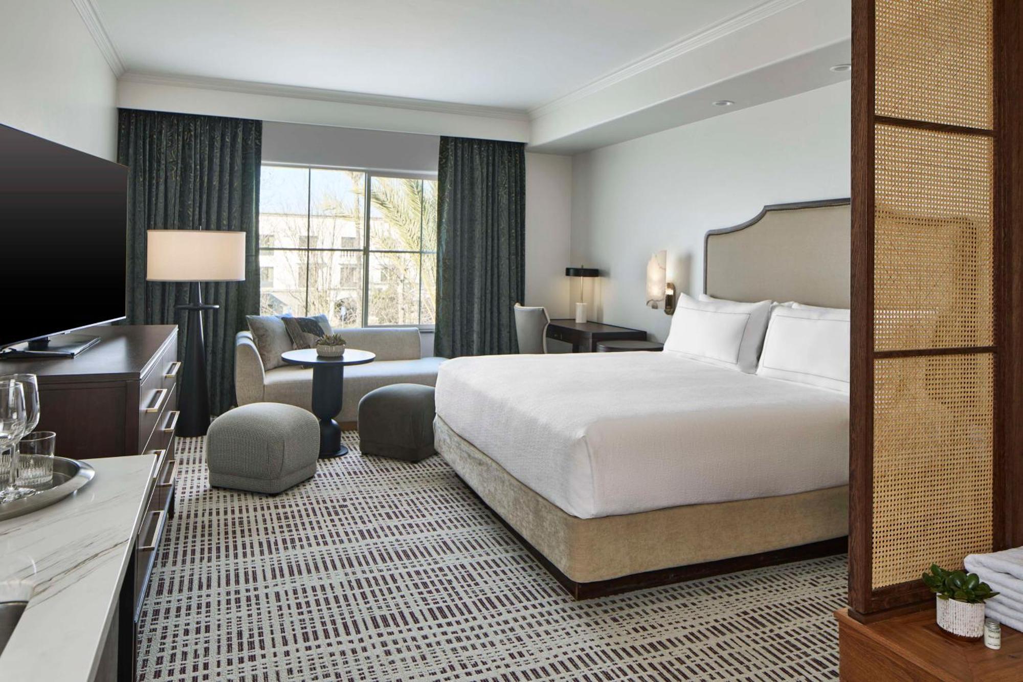 King Room with Jetted Tub,1651181365:JPEG