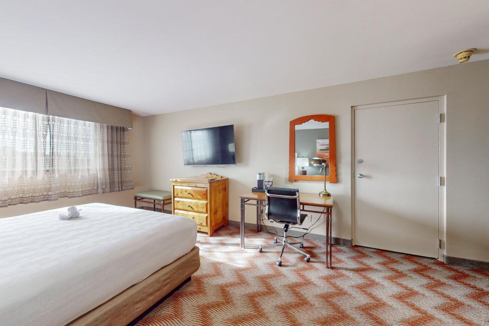 King Room,1651729879:JPEG