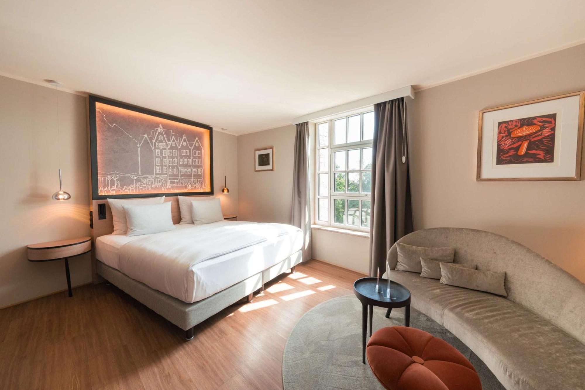 Deluxe Queen Room,1657134829:JPEG