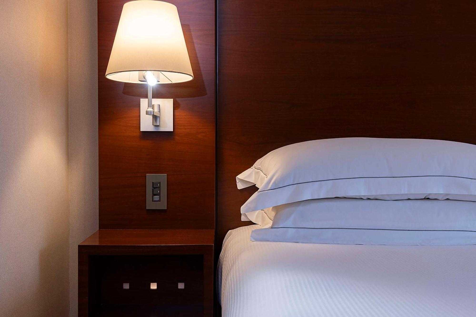 Twin Hilton Room,1277902159:JPEG