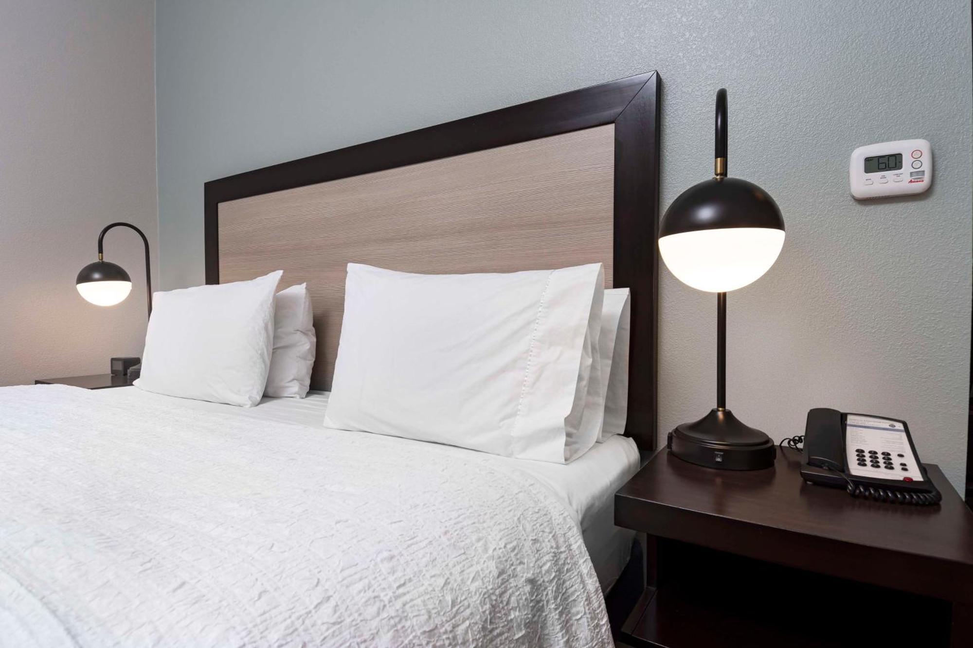 King Room - Non-Smoking,1657161240:JPEG