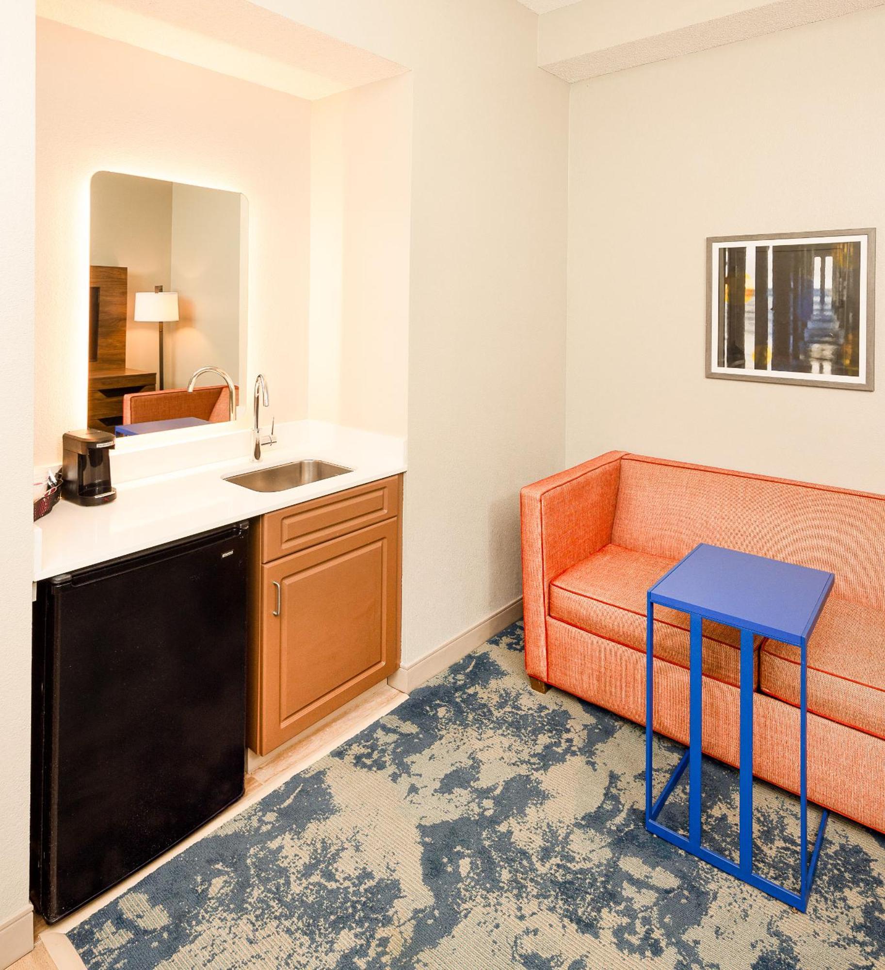 Queen Room with Two Queen Beds and City View - Non-Smoking,1673929410:JPEG