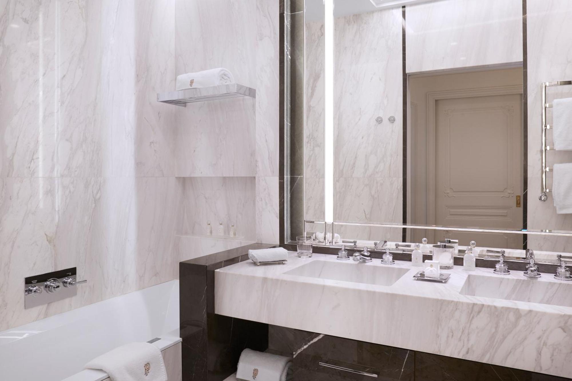Exclusive Double or Twin Room with Sea View