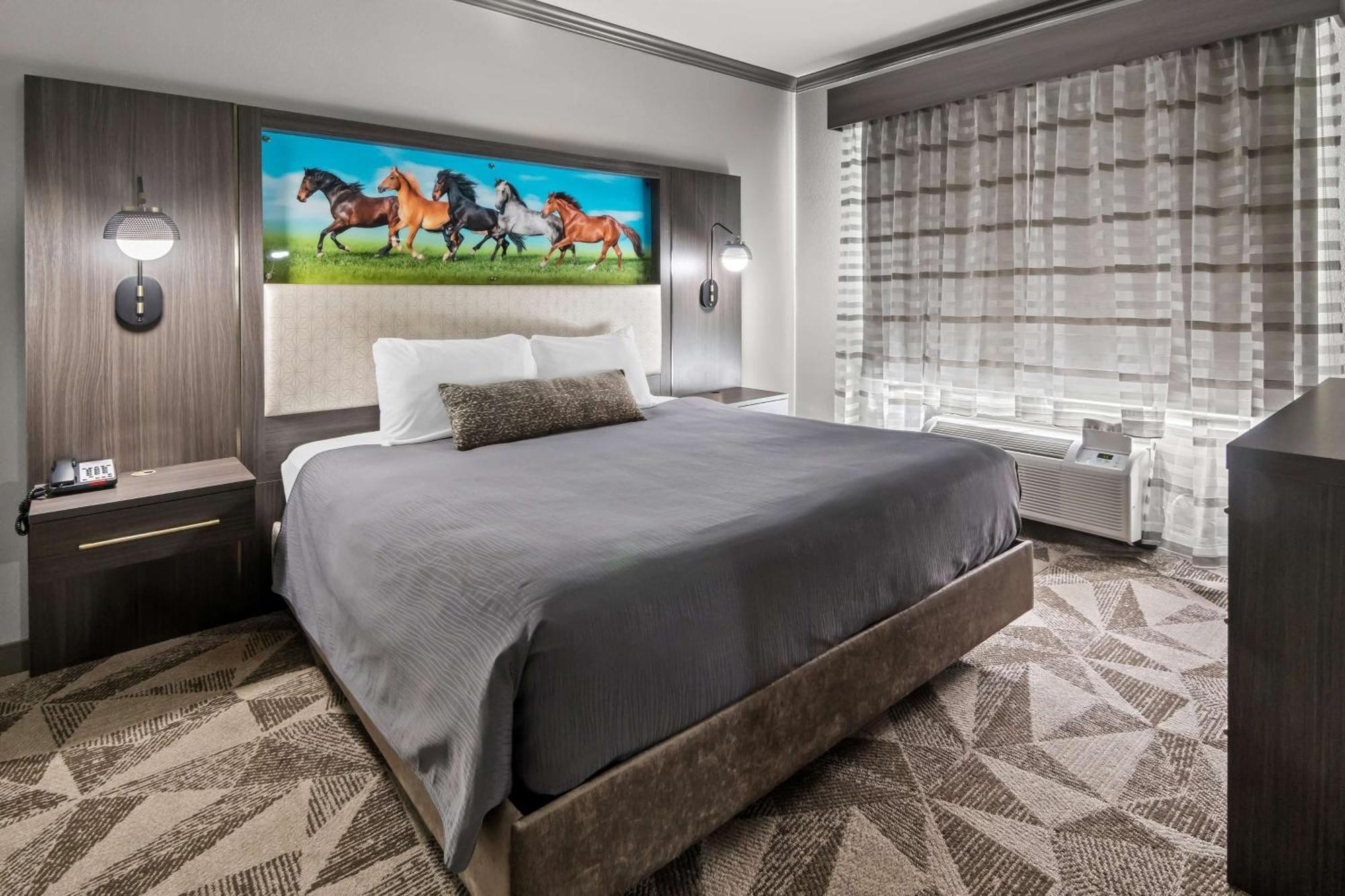 Two-Room King Suite with Sofa Bed and Spa Bath - Non-Smoking,1661651501:JPEG