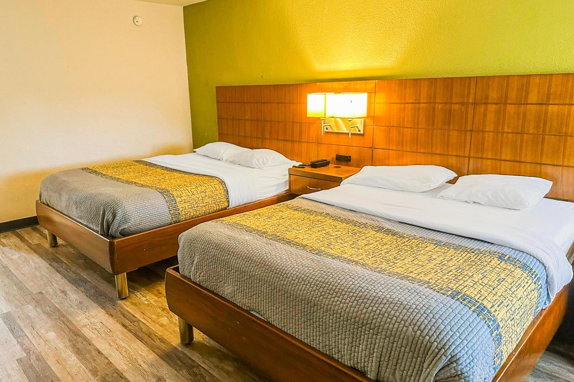 2 Queen Beds Non-Smoking