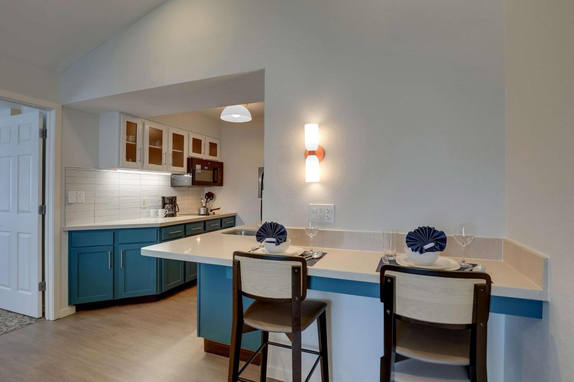 Two-Bedroom Queen Suite,1664654594:JPEG