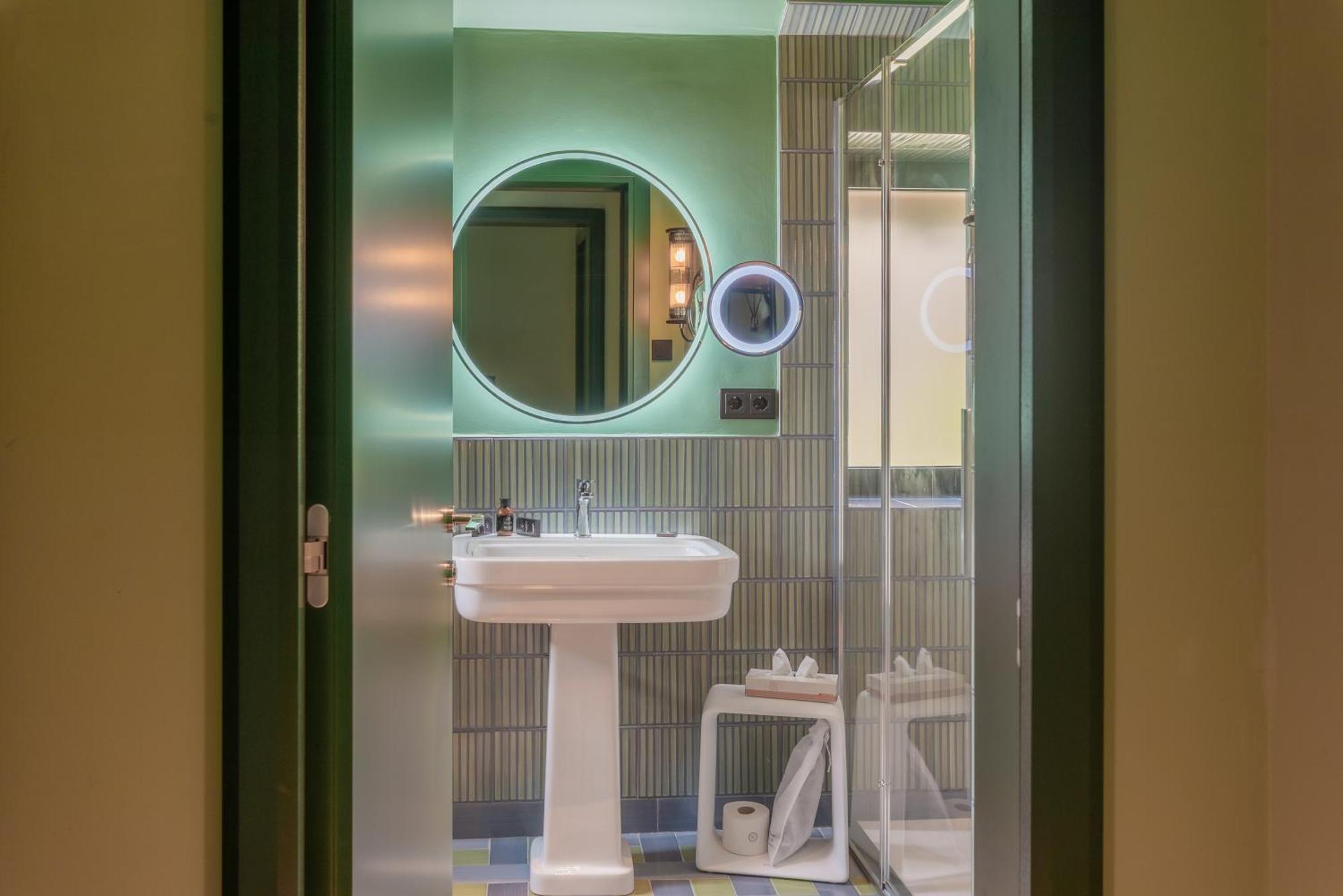 Deluxe Double Room with Balcony,1666055163:JPEG