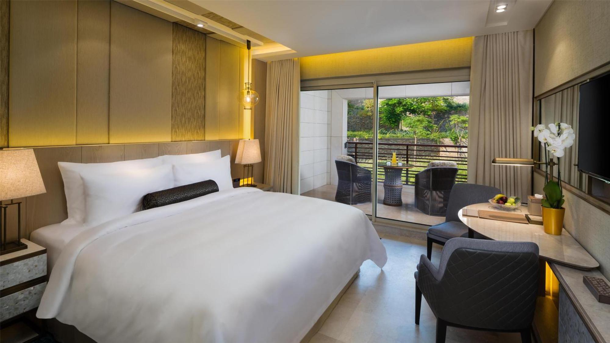 Superior Room King Bed,1668095474:JPEG