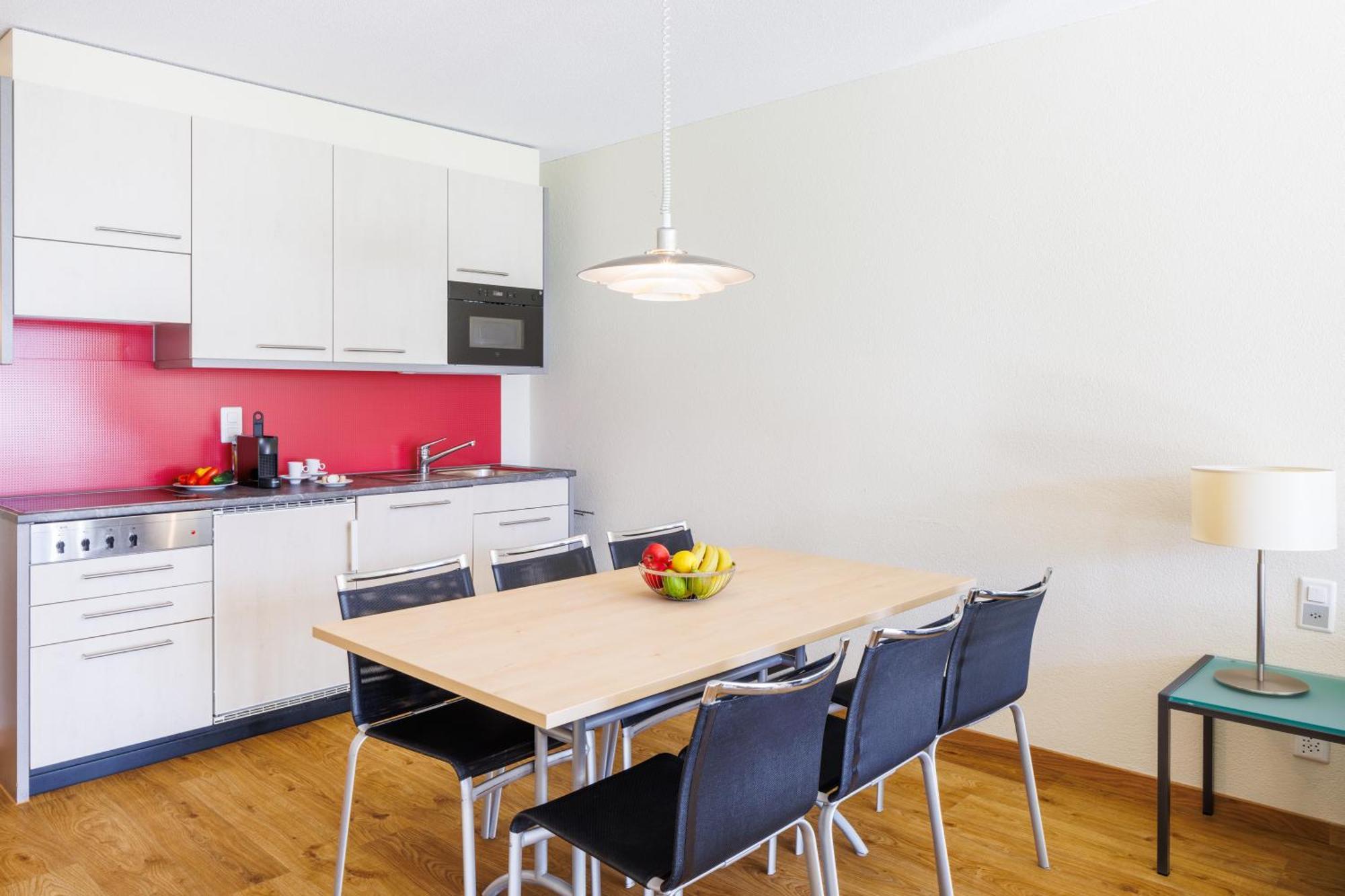 Two-Bedroom Apartment with Mountain View,1668102340:JPEG