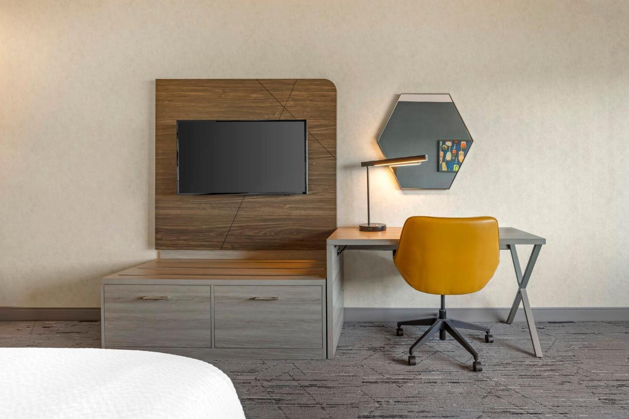 Standard Queen Room with Two Queen Beds - Communications Accessible