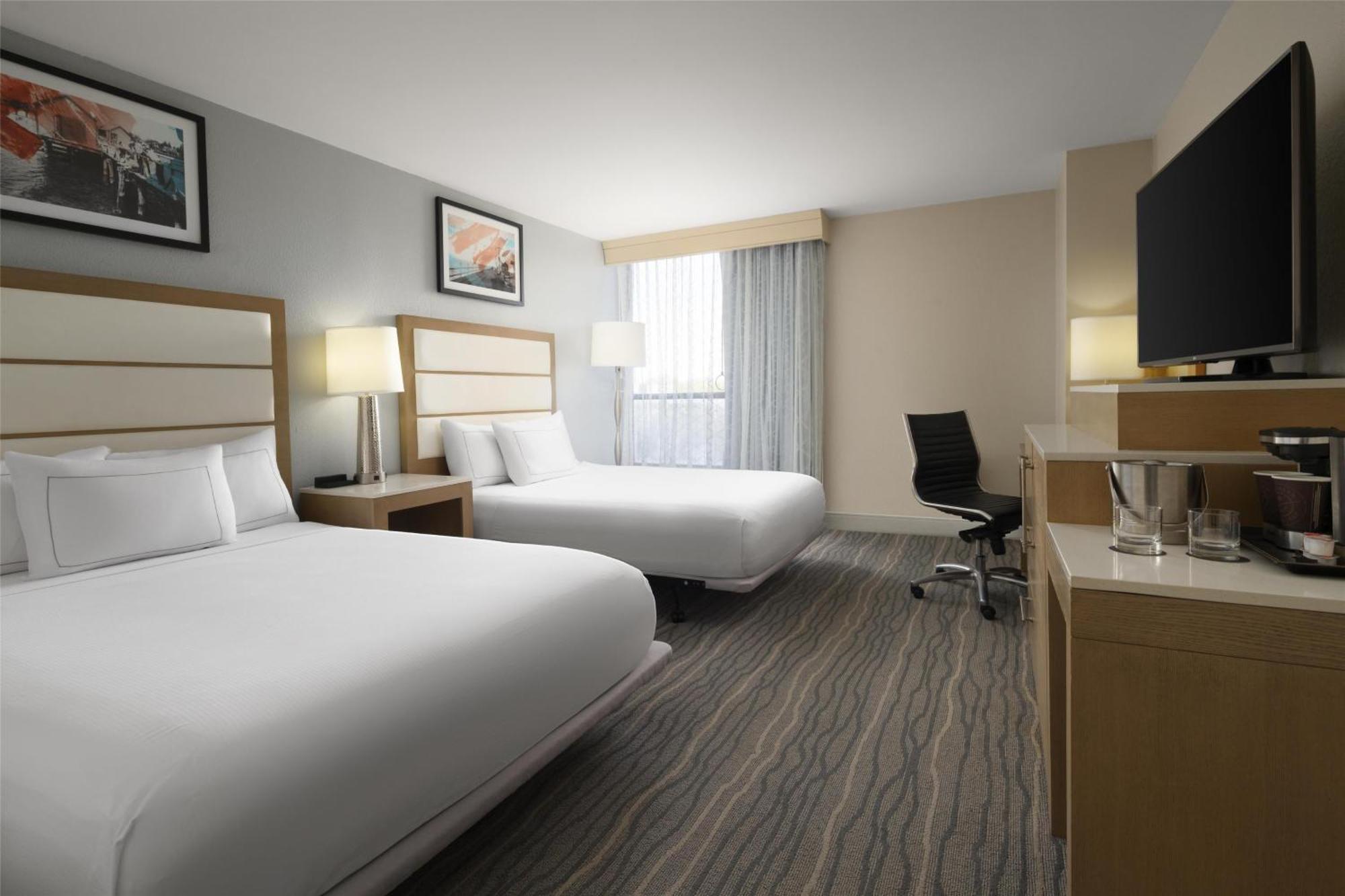 Queen Room with Two Queen Beds and Bath Tub - Mobility Access,1673931187:JPEG