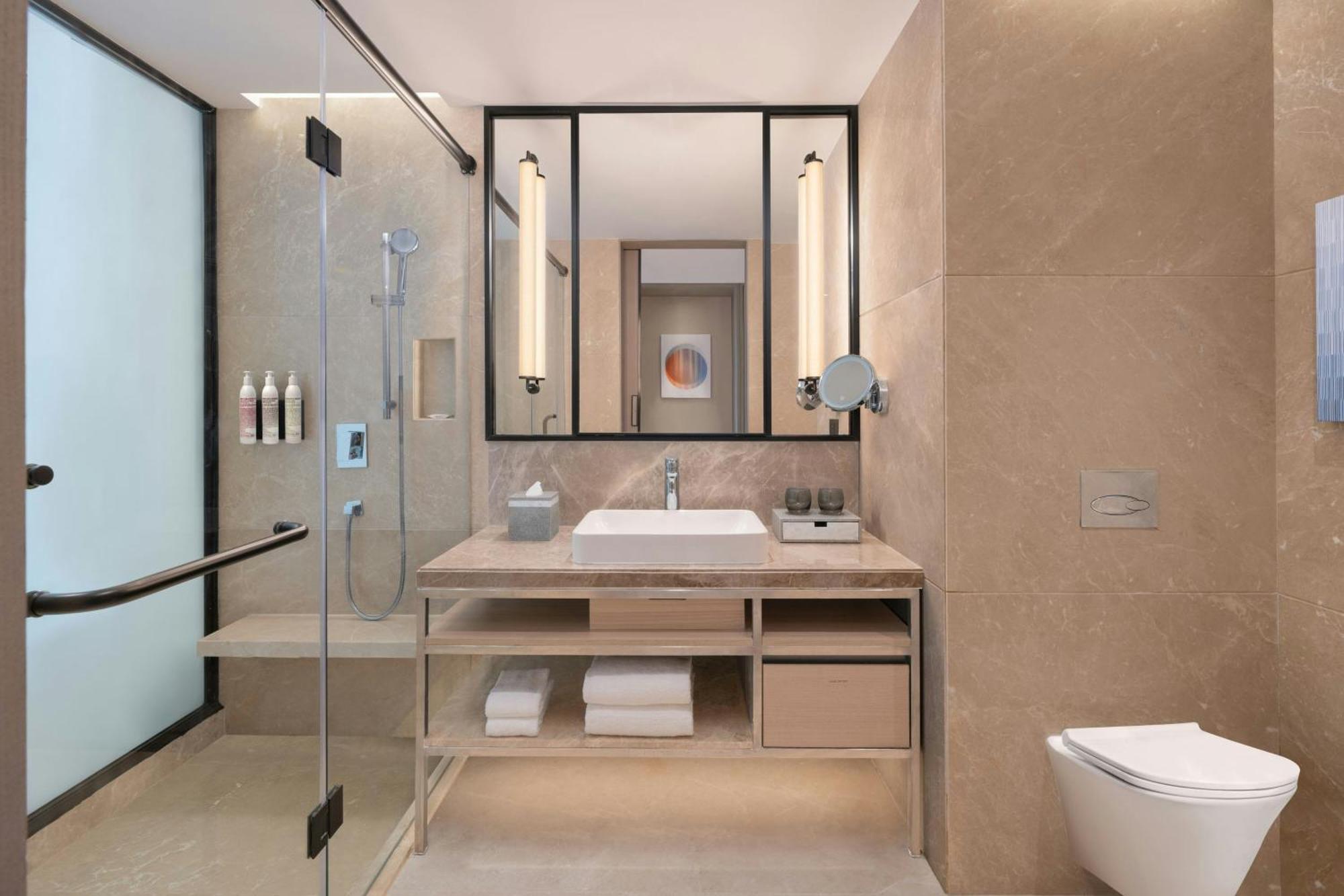 Executive King Studio with City View,1689833031:JPEG