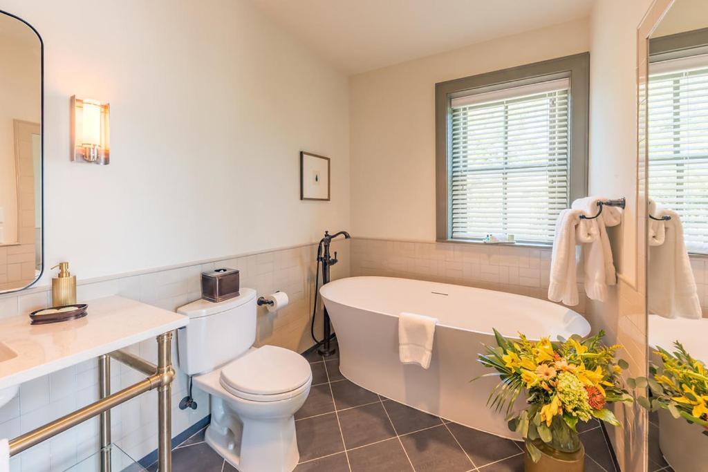 St. Philip Suite,1690936275:JPEG