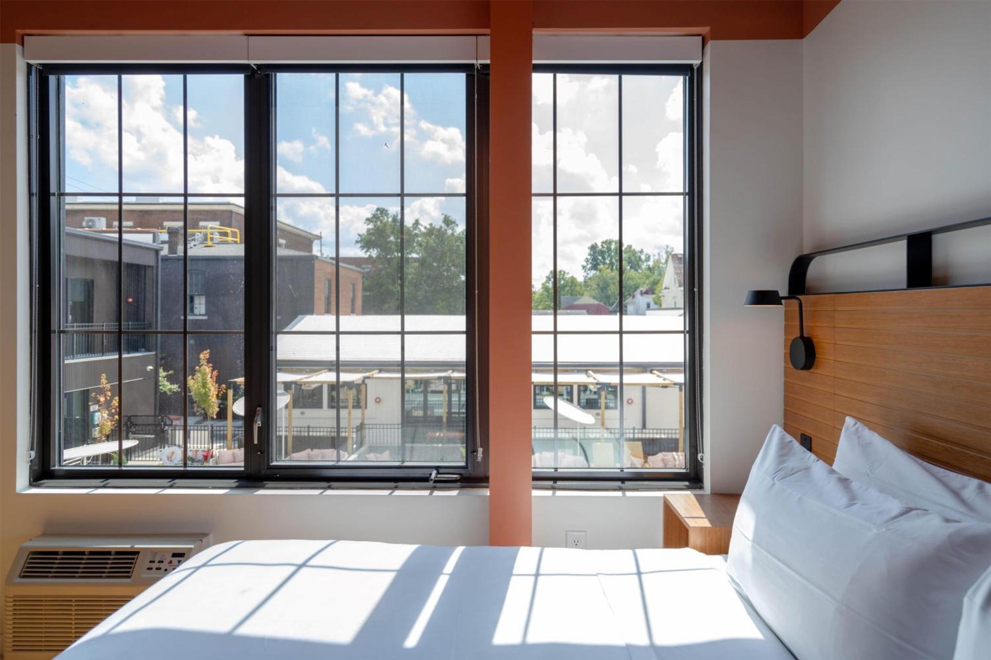 Double Room with Balcony and Pool View