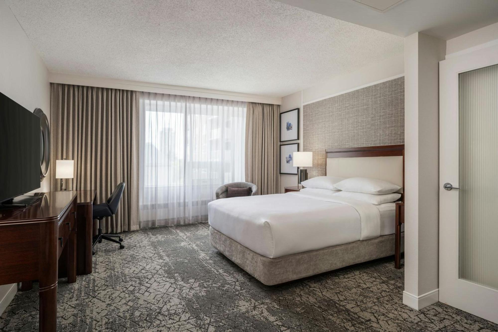 1 Queen Classic Guest Room,1697855667:JPEG