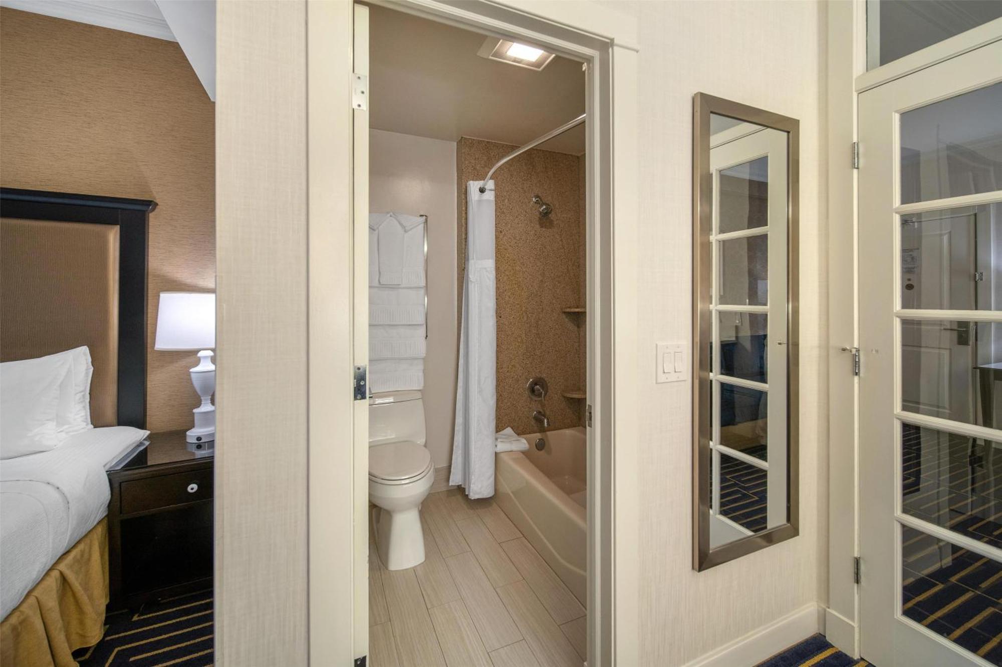 King Suite with Sofa Bed and Balcony - Non-Smoking,1697892373:JPEG