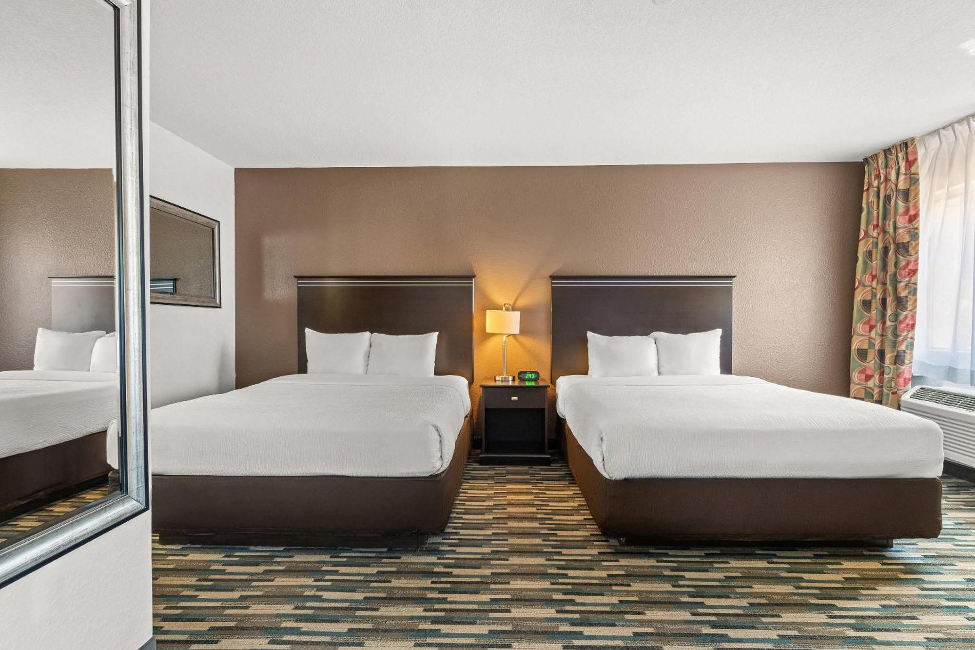 Suite with Two Queen Beds - Non-Smoking,1697976046:JPEG