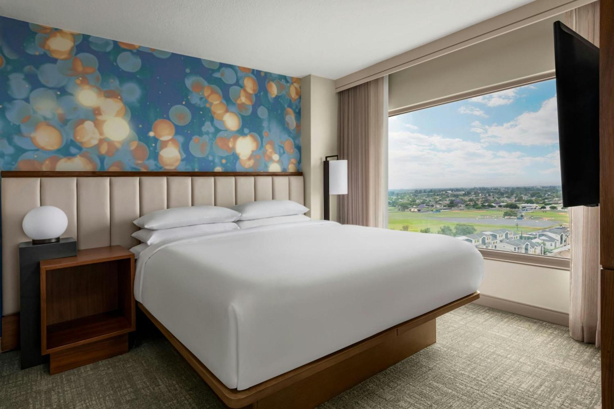 1 Bedroom 2 room Suite, 1 King, Sofa bed - Non-Smoking,1698913930:JPEG