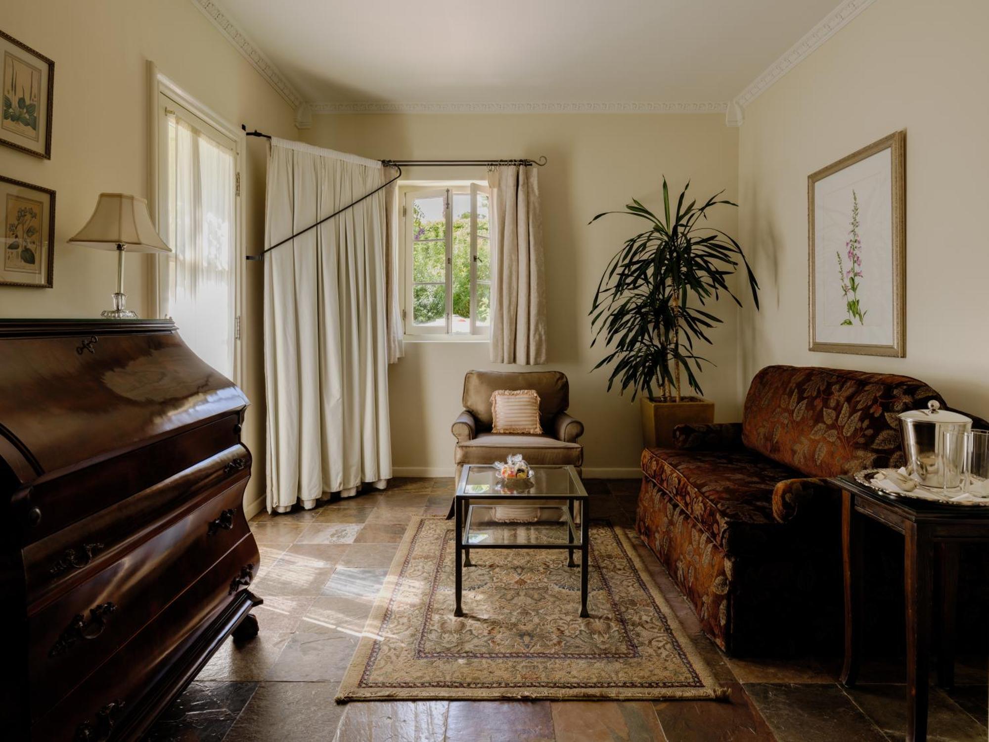 The Palm Room,1698922148:JPEG