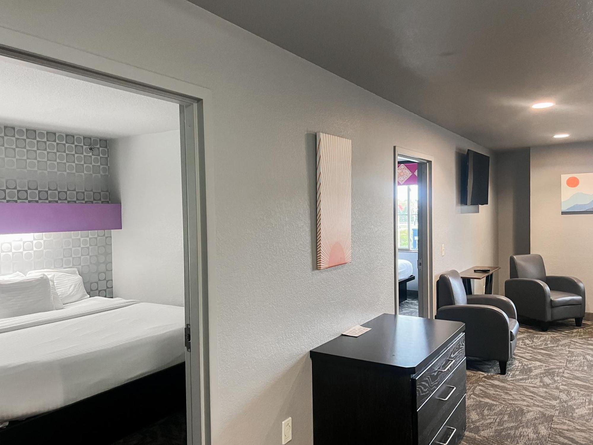 Two-Bedroom Suite,1698996982:JPEG
