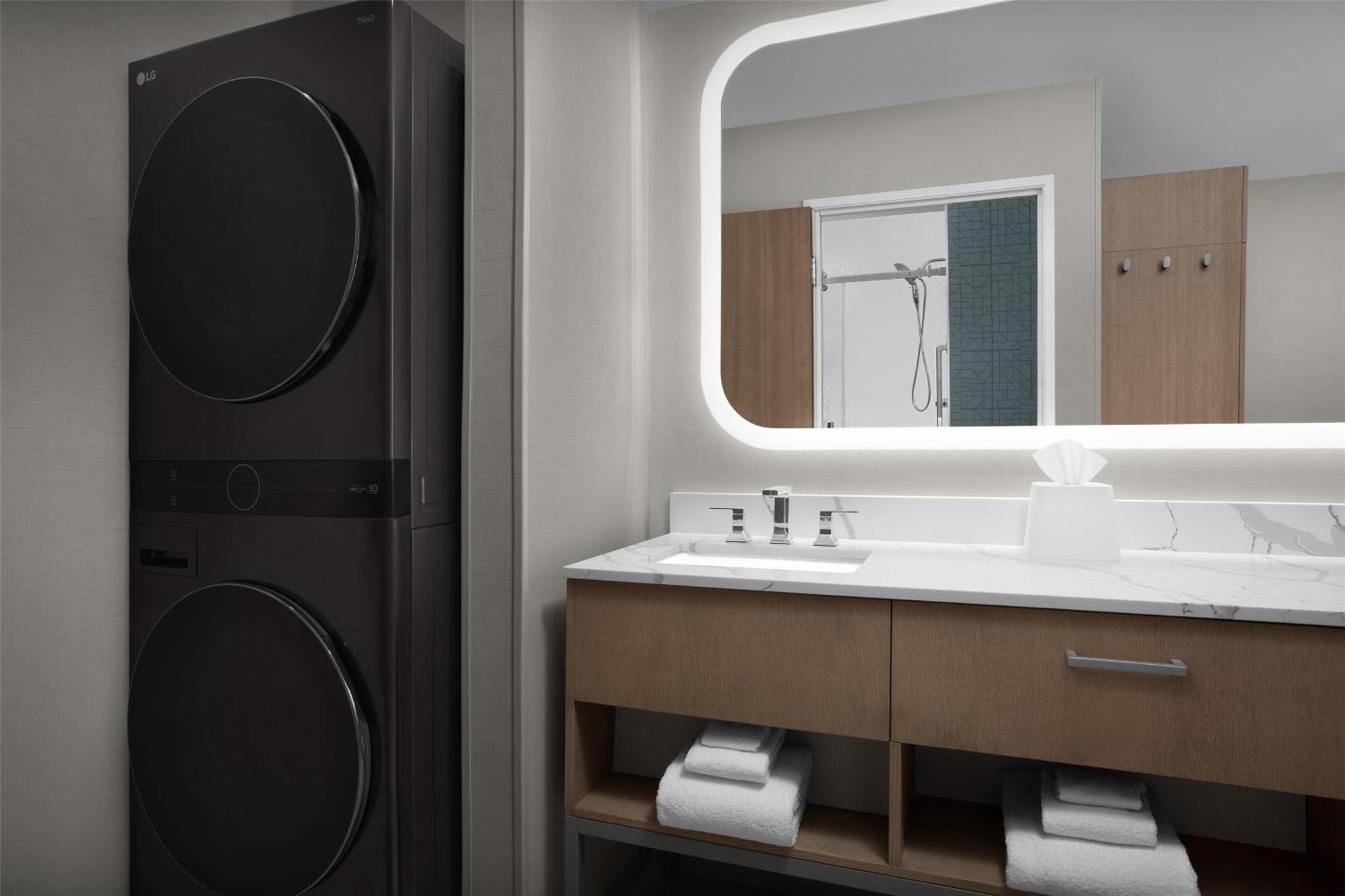 One-Bedroom King Suite,1704930748:JPEG