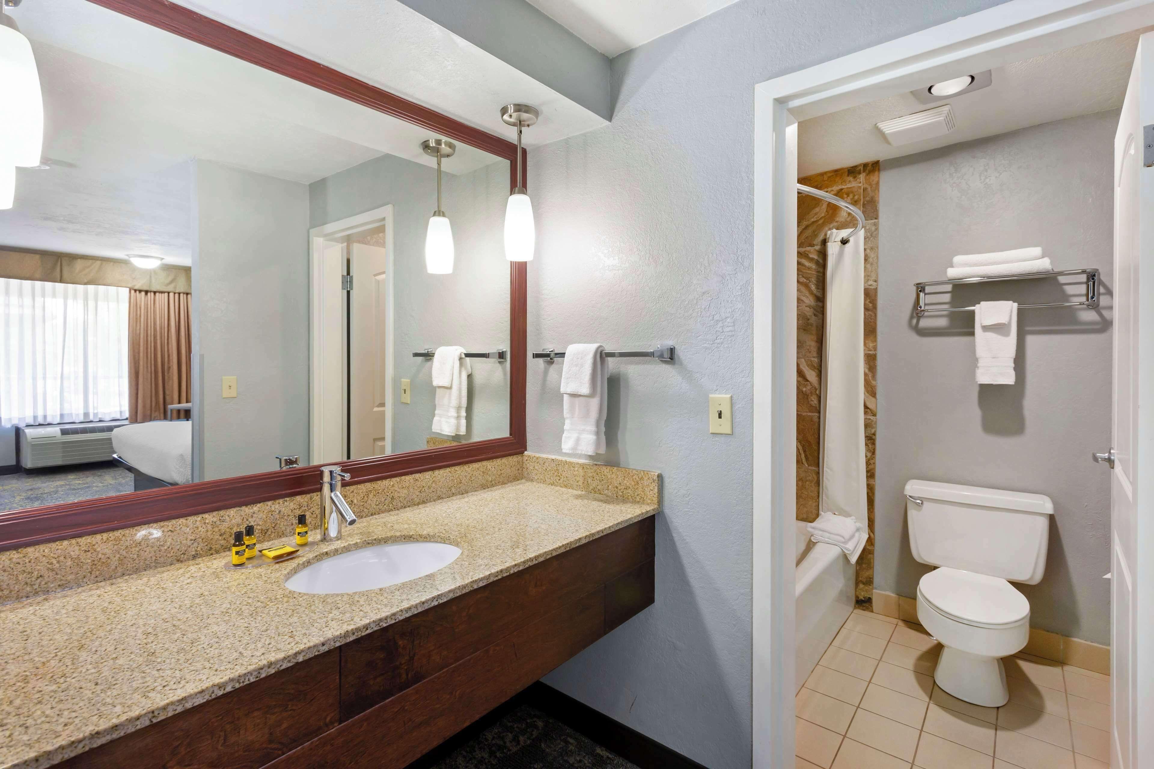 Queen Room with Two Queen Beds - Pet Friendly/Non-Smoking