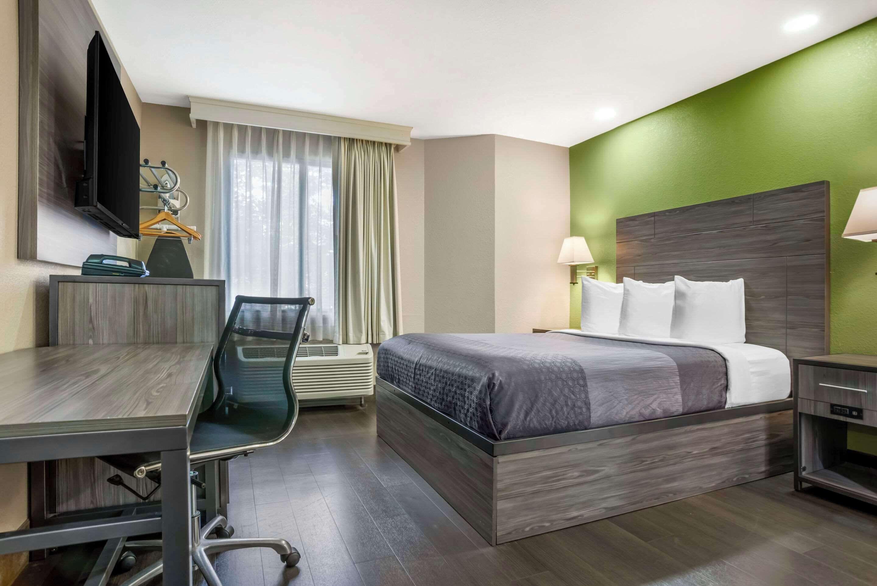 Queen Room with Two Queen Beds - Accessible/Non-Smoking,1706056685:JPEG