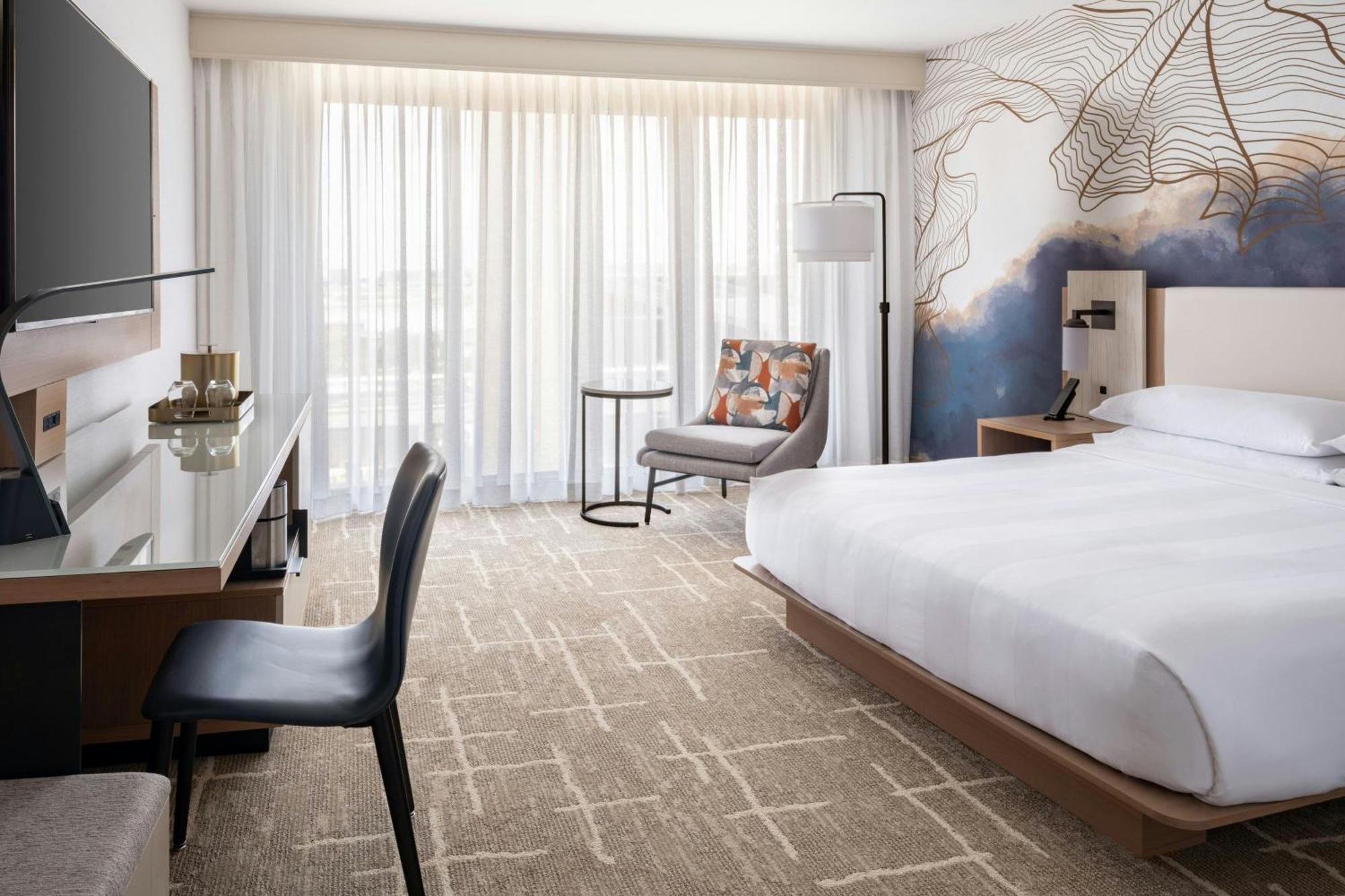 Guest Room - 1 King Bed with Adapted Tub - Mobility and Hearing Accessible- Newly Renovated!,1706807722:JPEG