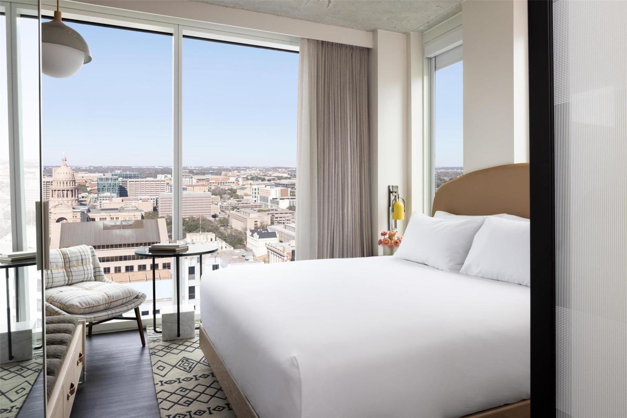 Corner King Room with Capitol View