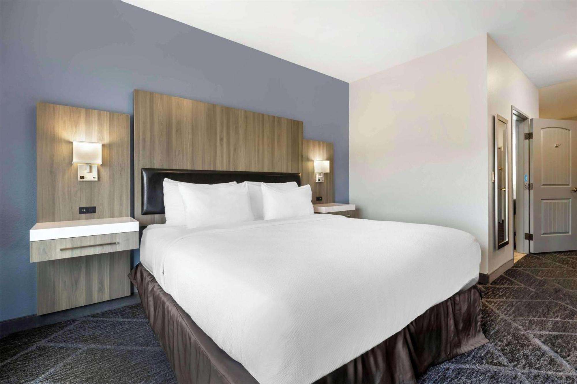 King Suite - Non-Smoking,1710623980:JPEG