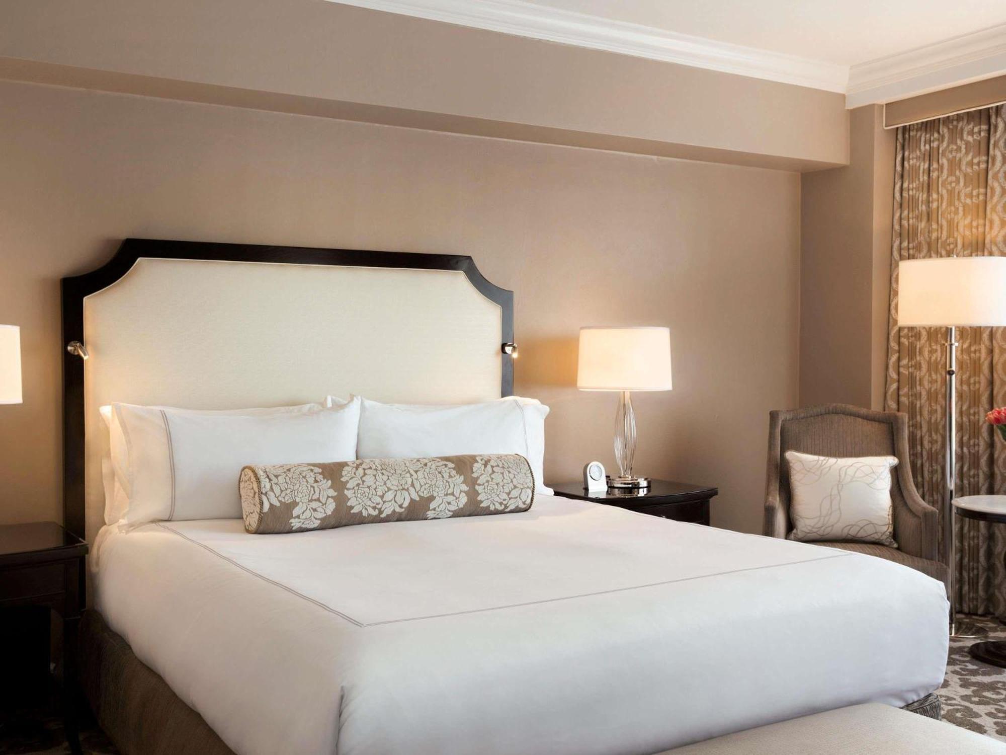 Signature King room with Skyline View,1716991559:JPEG