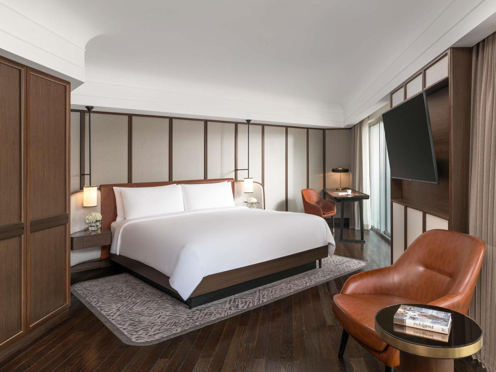 Signature Salon Suite, 1 King, Two Balconies, Separate Lounge,1717014301:JPEG