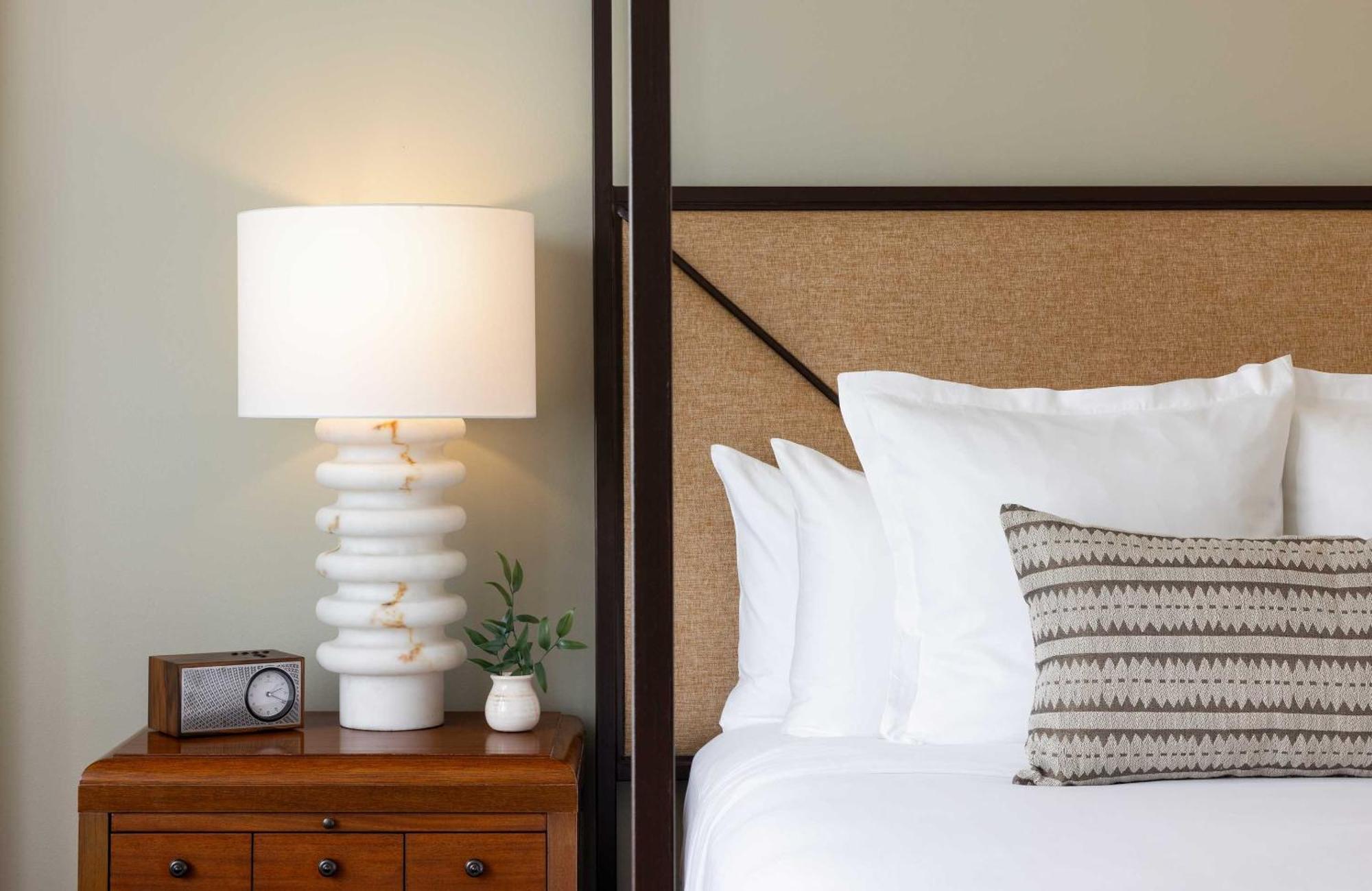 Premier Riverview Room – 1 King Bed,1717019281:JPEG