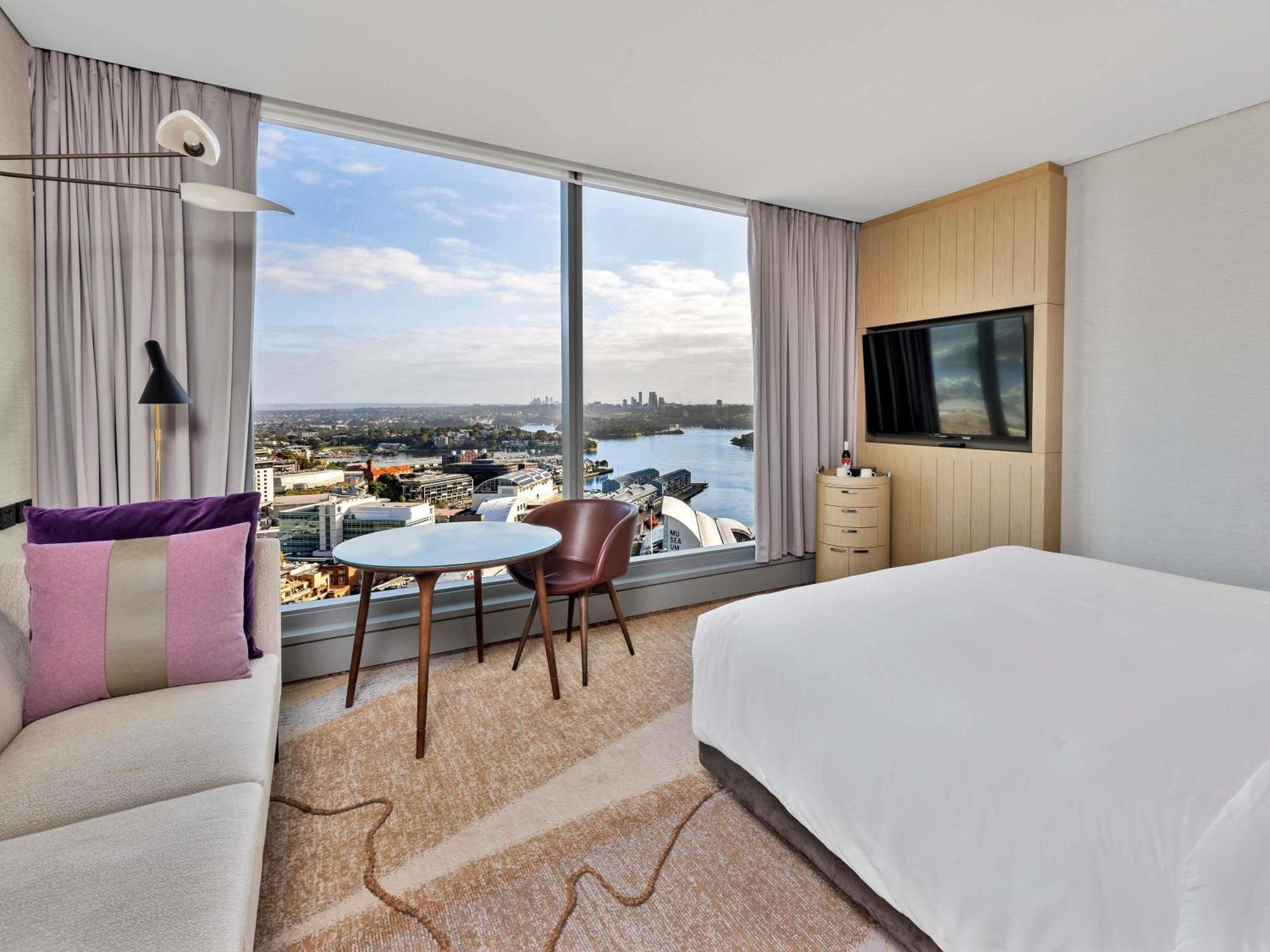 Superior King Room with Jones Bay View