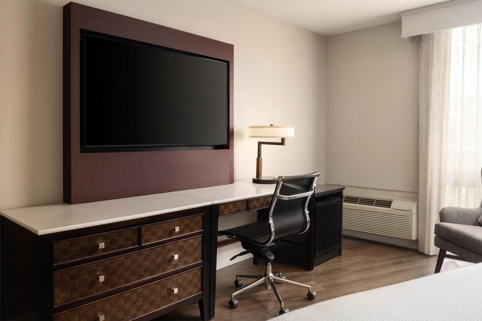 King Room - Non-Smoking,1722912423:JPEG