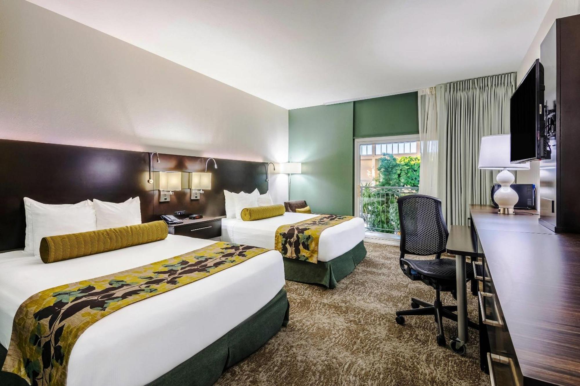 Queen Room with Two Queen Beds and Pool View - Non-Smoking,1722925038:JPEG