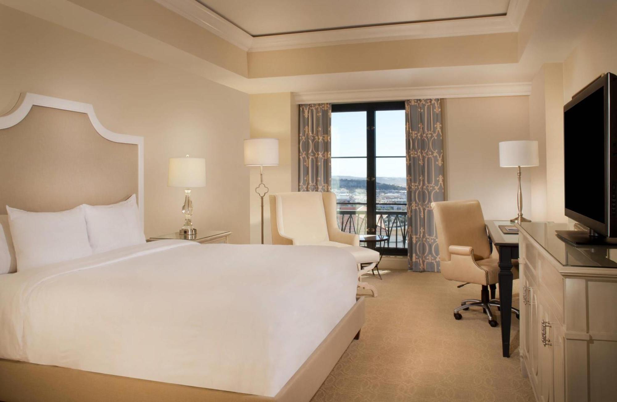 Junior Suite,1722941648:JPEG