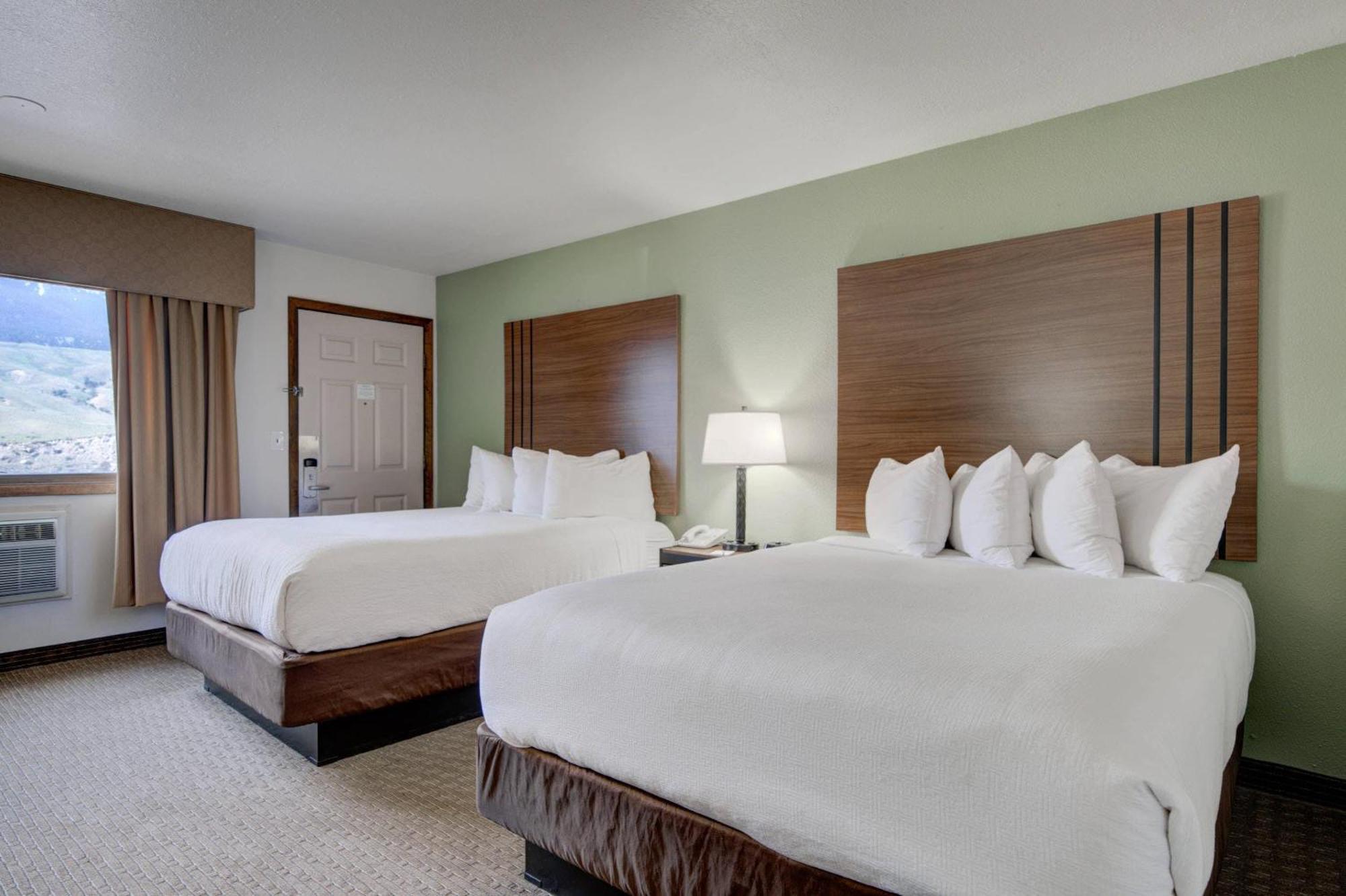 Queen Room Two Queen Beds Mountain View Non-Smoking,1722960497:JPEG