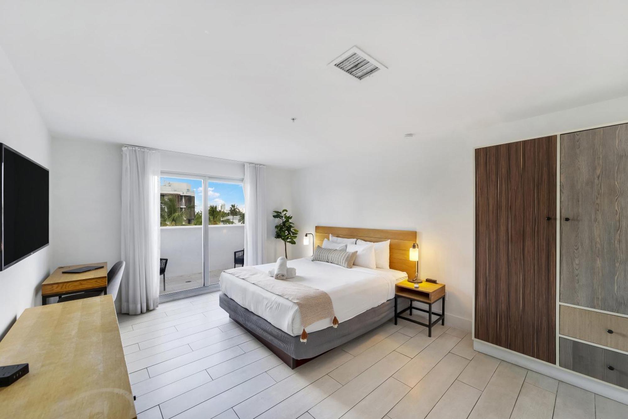 King Room with Balcony (Self Check-in),1722992832:JPEG