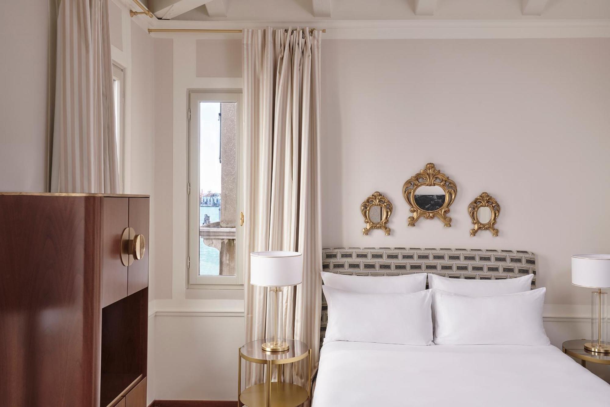 Classic Double Room with Canal View,1756403736:JPEG